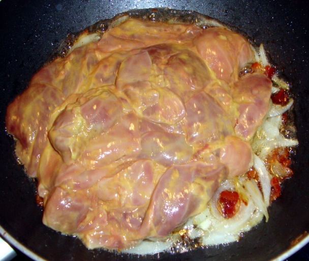 Kuracia pečeň v nalešníku na dusenej kapuste (fotorecept) - obrázok 6