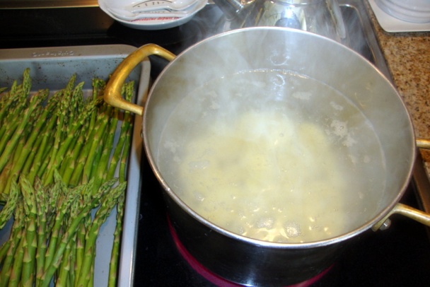 Sviečkovica so špargľou a pečenými zemiakmi (fotorecept) - obrázok 6