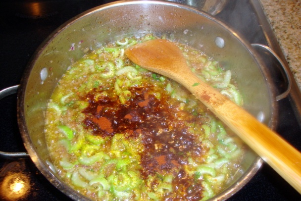 Kurací paprikáš na zelerových stonkách s maslovými haluškami (fotorecept) - obrázok 3