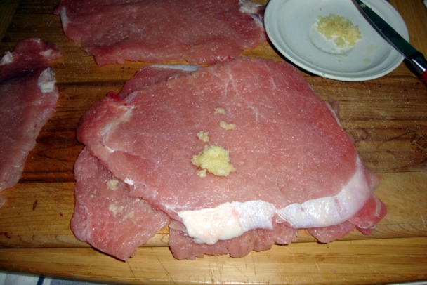 Bravčový rezeň s púchovskou čabajkou a liptovským oštiepkom v plnke (fotorecept) - obrázok 3