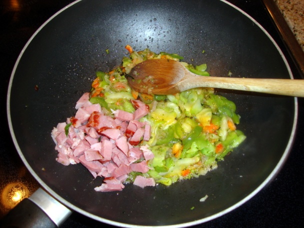 Strapatý chlebík s jadrincovo-šunkovým prekvapením (fotorecept) - obrázok 4