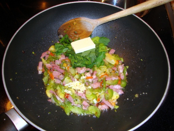 Strapatý chlebík s jadrincovo-šunkovým prekvapením (fotorecept) - obrázok 5