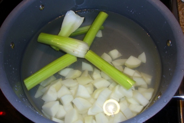 Voňavá zemiaková polievka s plejádou húb (fotorecept) - obrázok 3