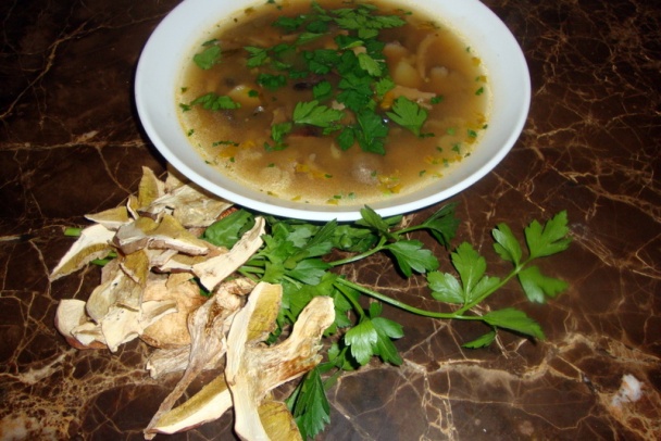 Voňavá zemiaková polievka s plejádou húb (fotorecept) - obrázok 15