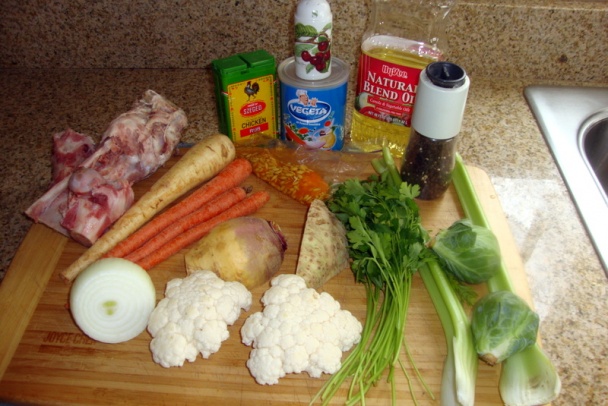 Zeleninová polievka s kosťou zo šunky (fotorecept) - obrázok 1