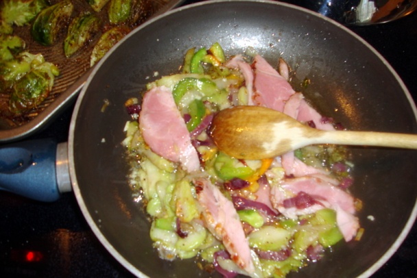 Pečený ružičkový kel so šunkou a jadrovníkmi (fotorecept) - obrázok 11