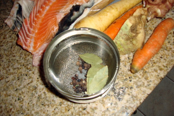 Krémová polievka z lososa a s pečeným karasom (fotorecept) - obrázok 2