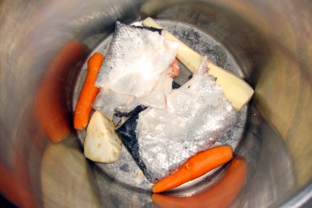 Krémová polievka z lososa a s pečeným karasom (fotorecept) - obrázok 5