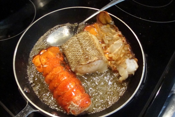 Pečené chvosty homára s romain šalátom (fotorecept) - obrázok 9