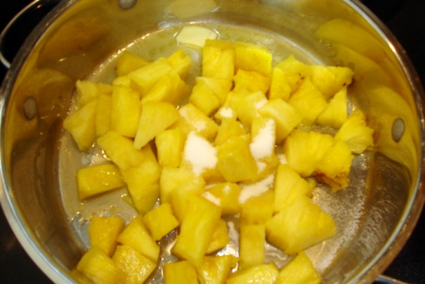 Kuracia pečeň s drienkovicou a restovaným ananásom (fotorecept) - obrázok 7