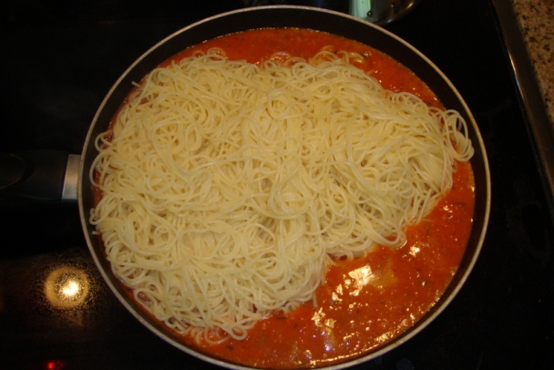 Veľké krevety so špagetami v paradajkovej omáčke (fotorecept) - obrázok 6