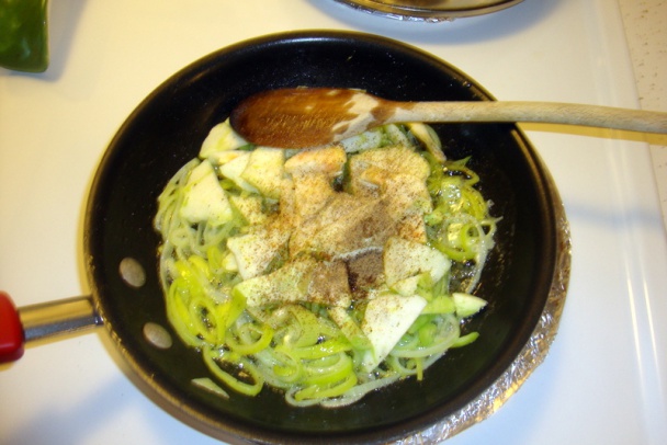 Pór s jadrovníkmi ako príloha k pečenej klobáse (fotorecept) - obrázok 2