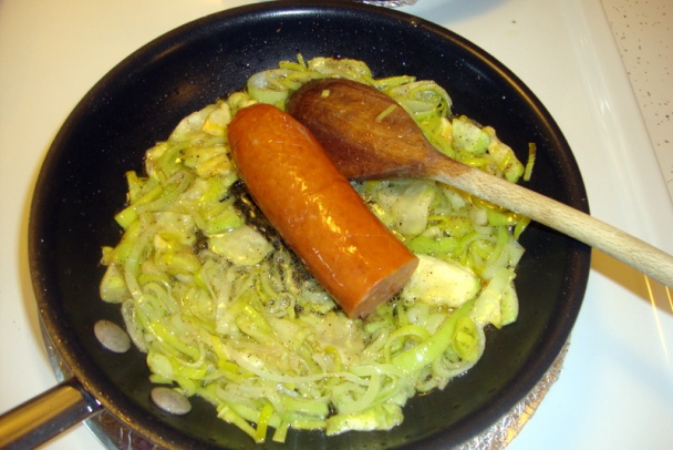 Pór s jadrovníkmi ako príloha k pečenej klobáse (fotorecept) - obrázok 3