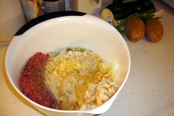 Mäsové šišky, servírované ako čevabčiči (fotorecept) - obrázok 2