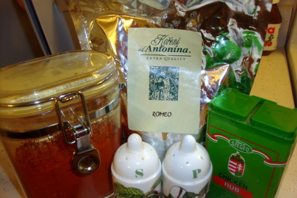 Kurací perkelt s jadrovníkmi (fotorecept) - obrázok 1