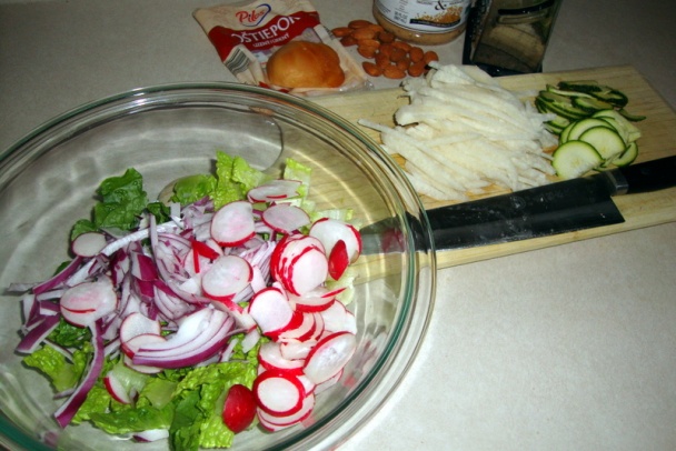 Čerstvý romaine šalát s jicamou a mandľami (fotorecept) - obrázok 3