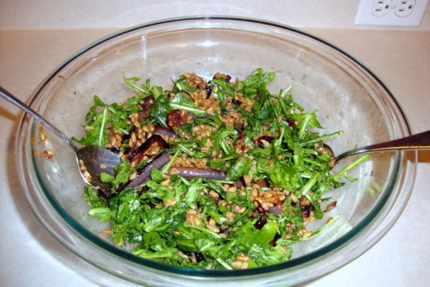 Zelený šalát s farro a opečeným hroznom (fotorecept) - obrázok 4