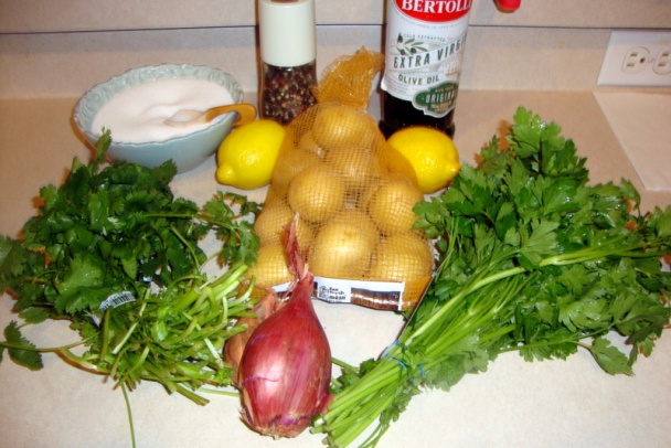 Zemiakový šalát s koriandrovou a petržlenovou vňaťou (fotorecept) - obrázok 1