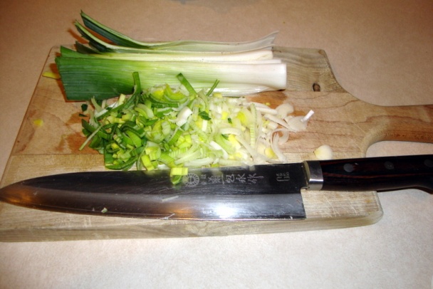 Jednoduchá krémová polievka s pórom a so zemiakmi (fotorecept) - obrázok 3