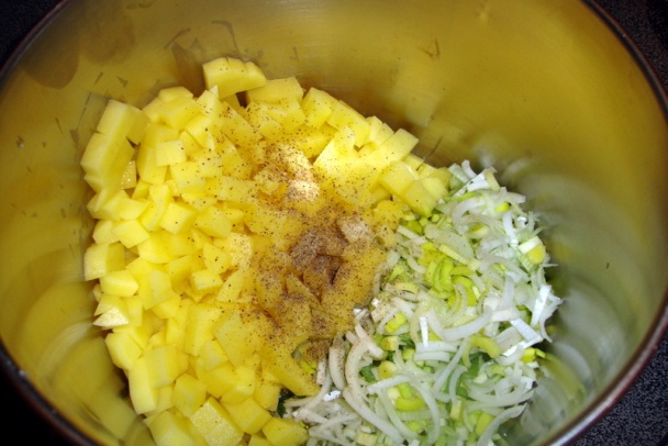 Jednoduchá krémová polievka s pórom a so zemiakmi (fotorecept) - obrázok 6