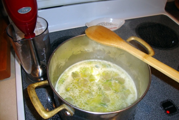 Jednoduchá krémová polievka s pórom a so zemiakmi (fotorecept) - obrázok 9