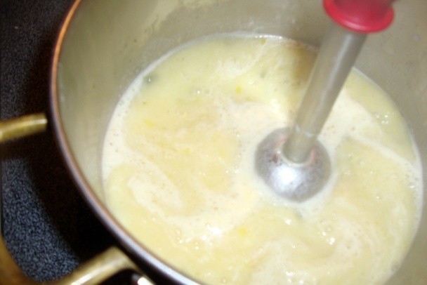 Jednoduchá krémová polievka s pórom a so zemiakmi (fotorecept) - obrázok 10