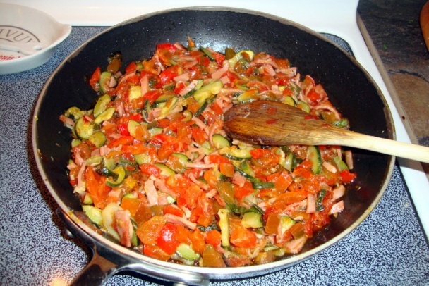 Omeleta s oštiepkom a dusenou zeleninou (fotorecept) - obrázok 1