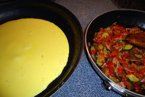 Omeleta s oštiepkom a dusenou zeleninou (fotorecept) - obrázok 3