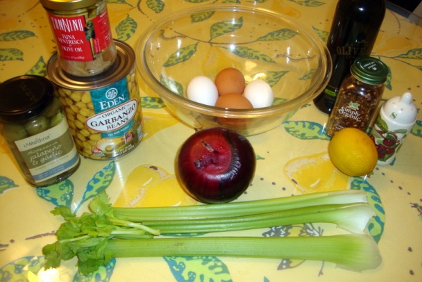 Cícerový šalát so zelenými olivami a s tuniakom (fotorecept) - obrázok 1