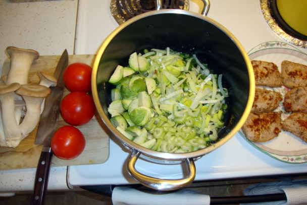 Bravčové plátky s kelom, hubami a paradajkami (fotorecept) - obrázok 3