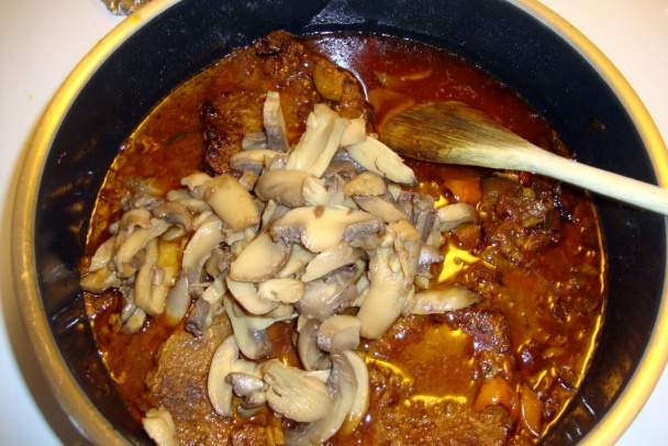 Hovädzie plátky na ružovom víne a hubách (fotorecept) - obrázok 10