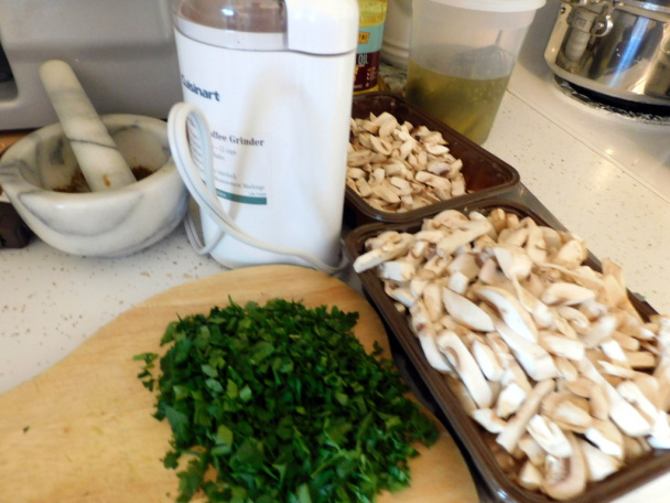 Dusené šampiňóny portobello a biele shimeji s nivou (fotorecept) - obrázok 2