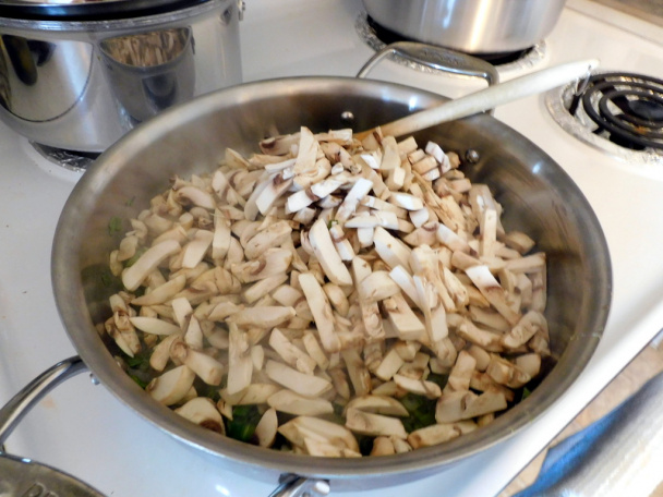 Dusené šampiňóny portobello a biele shimeji s nivou (fotorecept) - obrázok 3