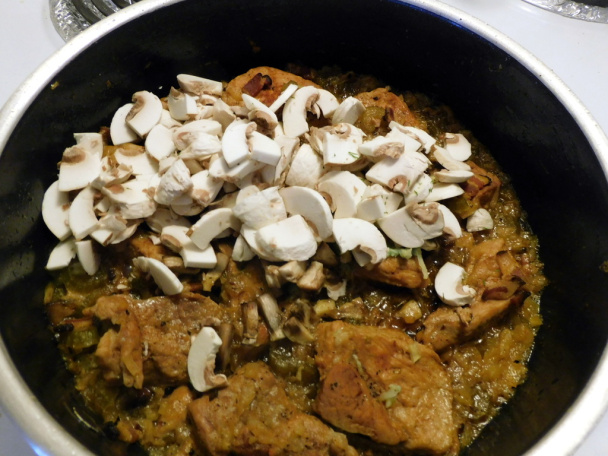 Bravčový paprikáš so zelerom a šampiňónmi (fotorecept) - obrázok 7