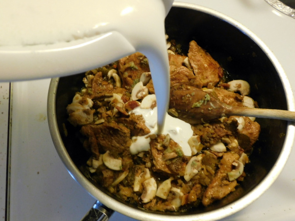 Bravčový paprikáš so zelerom a šampiňónmi (fotorecept) - obrázok 8