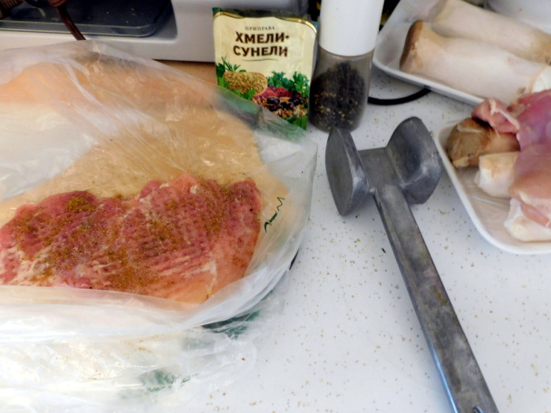 Kuracie stehná s kráľovskými fanfárami a Chmeli-Suneli (fotorecept) - obrázok 2