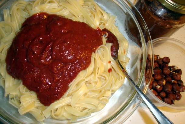 Rezance fettuccelle s lekvárom, lieskovcami a škvarkami (fotorecept) - obrázok 4