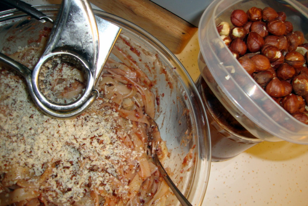 Rezance fettuccelle s lekvárom, lieskovcami a škvarkami (fotorecept) - obrázok 5