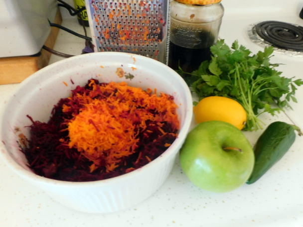 Cviklovo-mrkvovo-jablkový RAW šalát (fotorecept) - obrázok 2