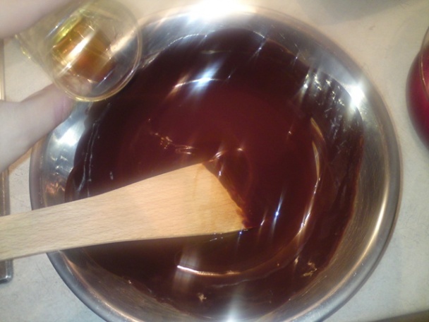 Čokoládová torta s jahodami - obrázok 8