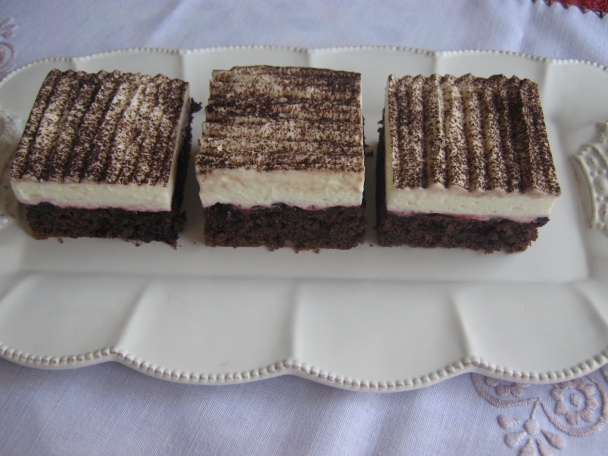 Čučoriedkový zákusok so smotanovým krémom - obrázok 3