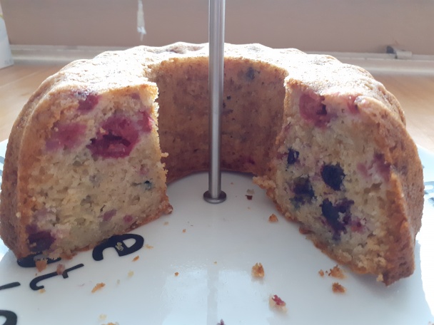 Bezlaktózová bábovka s lesným ovocím - obrázok 6