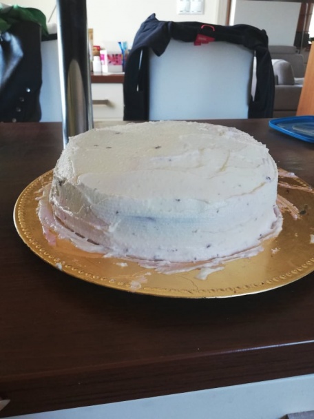 Torta s vanilkovým a malinovým krémom - obrázok 5