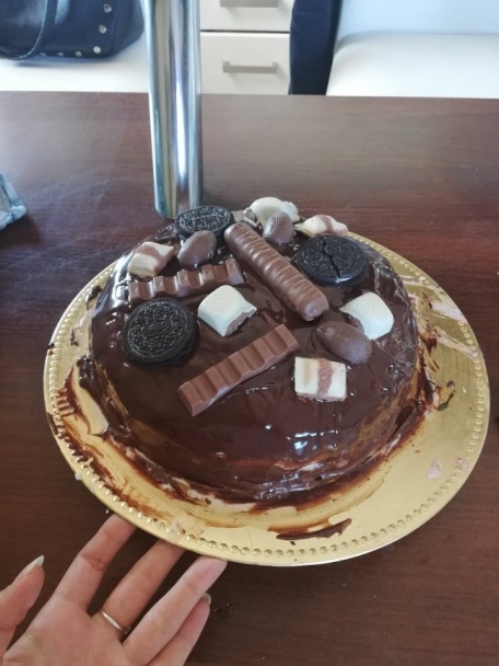 Torta s vanilkovým a malinovým krémom - obrázok 7