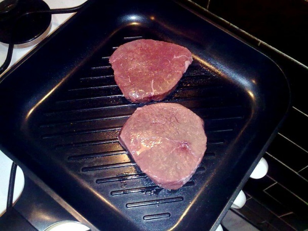 Hovädzí steak so šampiňónovou omáčkou (fotorecept) - obrázok 2