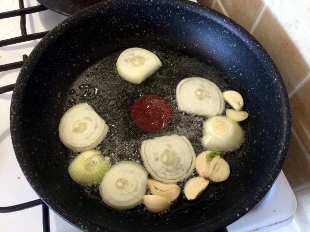 Bravčové pliecko na cibuli v pomalom hrnci (fotorecept) - obrázok 1