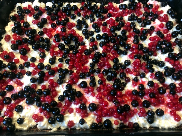 Sypaný tvarohovo-ríbezľový koláč (fotorecept) - obrázok 6