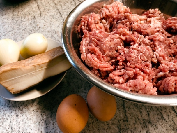 Domáca pečená sekaná s luxusnou omáčkou (fotorecept) - obrázok 1