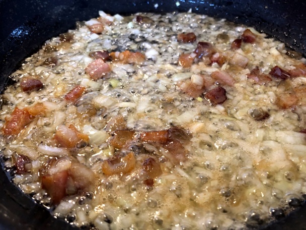 Králik s bravčovými výpečkami na čiernom pive s moravskou kapustou (fotorecept) - obrázok 5