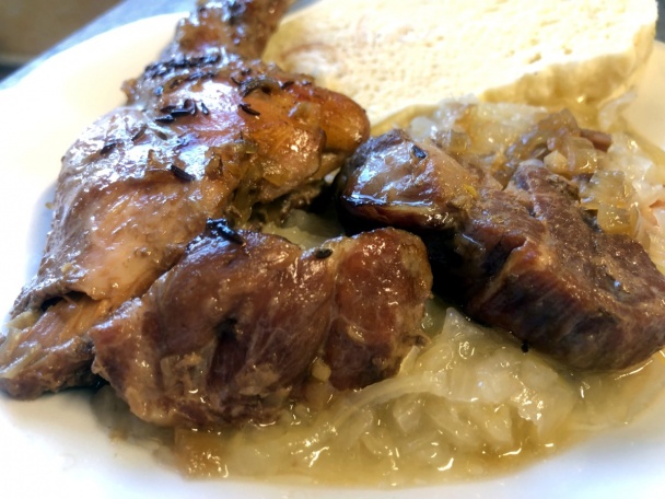 Králik s bravčovými výpečkami na čiernom pive s moravskou kapustou (fotorecept) - obrázok 10